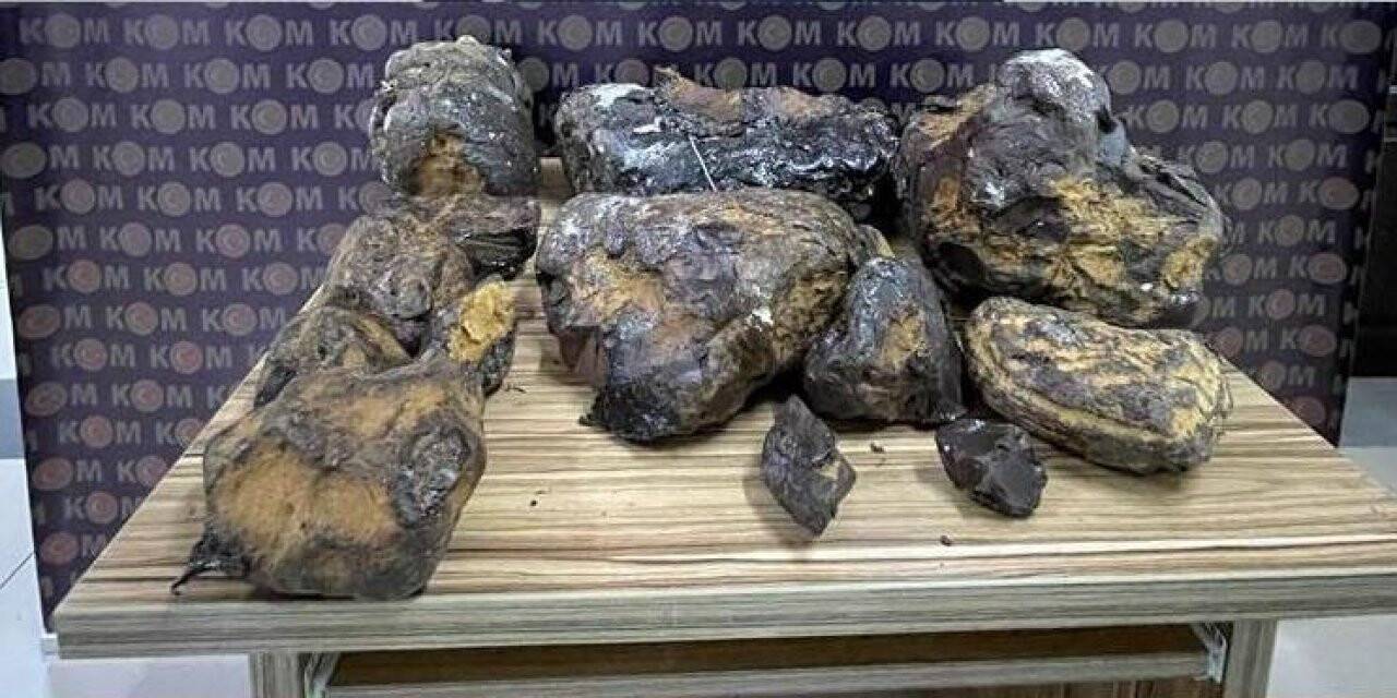 Mersin’de 10 milyon lira değerinde ’balina kusmuğu’ ele geçirildi