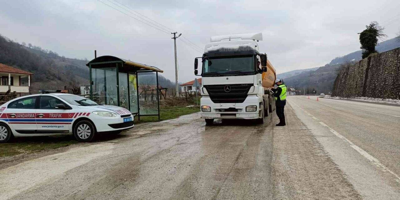Yük ve yolcu taşıyan araca 32 araca 22 bin 900 lira ceza
