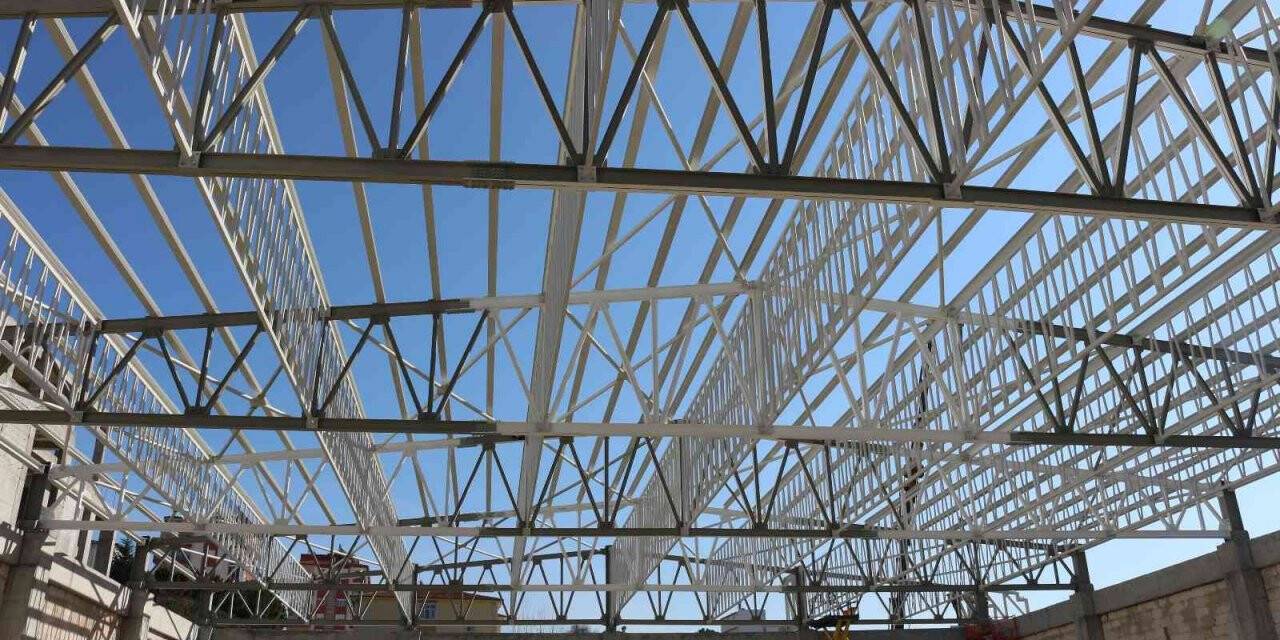 Serik Kültür Merkezi bünyesindeki düğün salonu inşaatında çalışmalar sürüyor