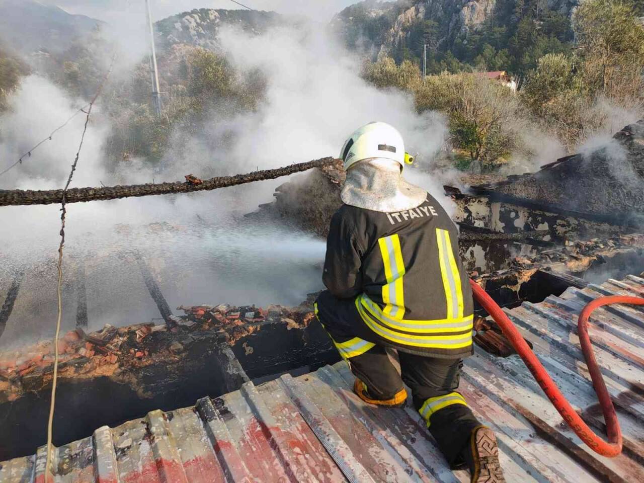 Dalaman’da ev yangını