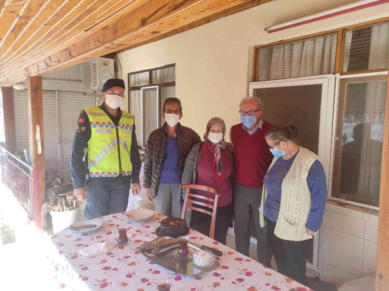 Jandarma, 14 Şubat’ta şehitlikleri ziyaret etti