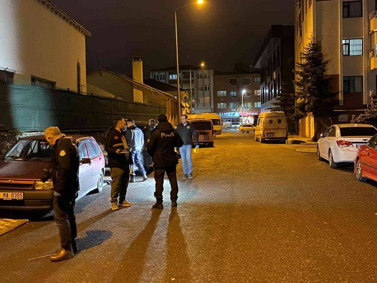 Şehrin ortasında silahlı ve bıçaklı kavga: 2 yaralı