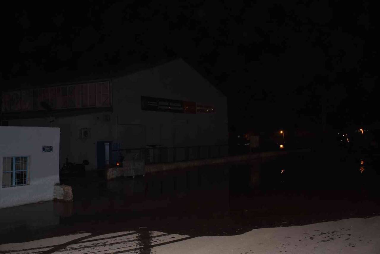 Artuklu ve Kızıltepe ilçelerine giden içme suyu hattında patlama