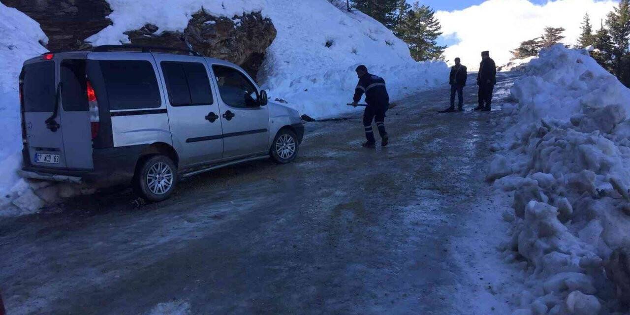 Alanya Taşatan Yolu’nda tuzlama çalışması