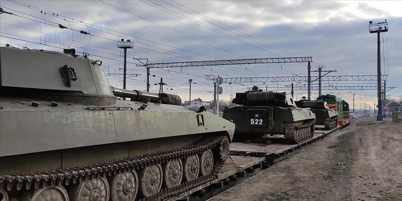 Rusya, ilhak edilen Kırım’daki tatbikattan dönen birliklerin görüntüsünü paylaştı