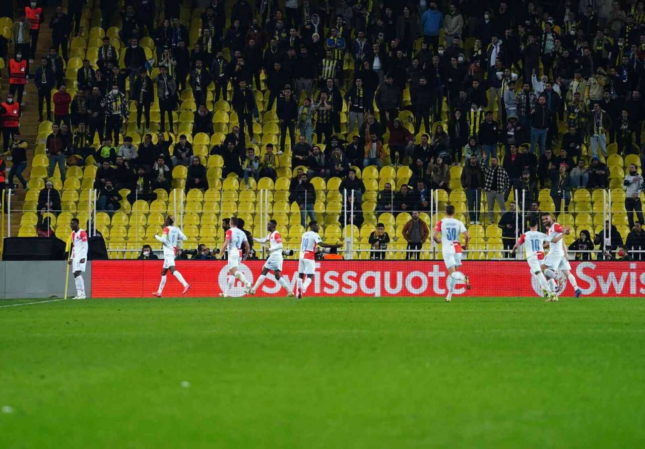 UEFA Avrupa Konferans Ligi: Fenerbahçe: 0 - Slavia Prag: 1 (İlk yarı)