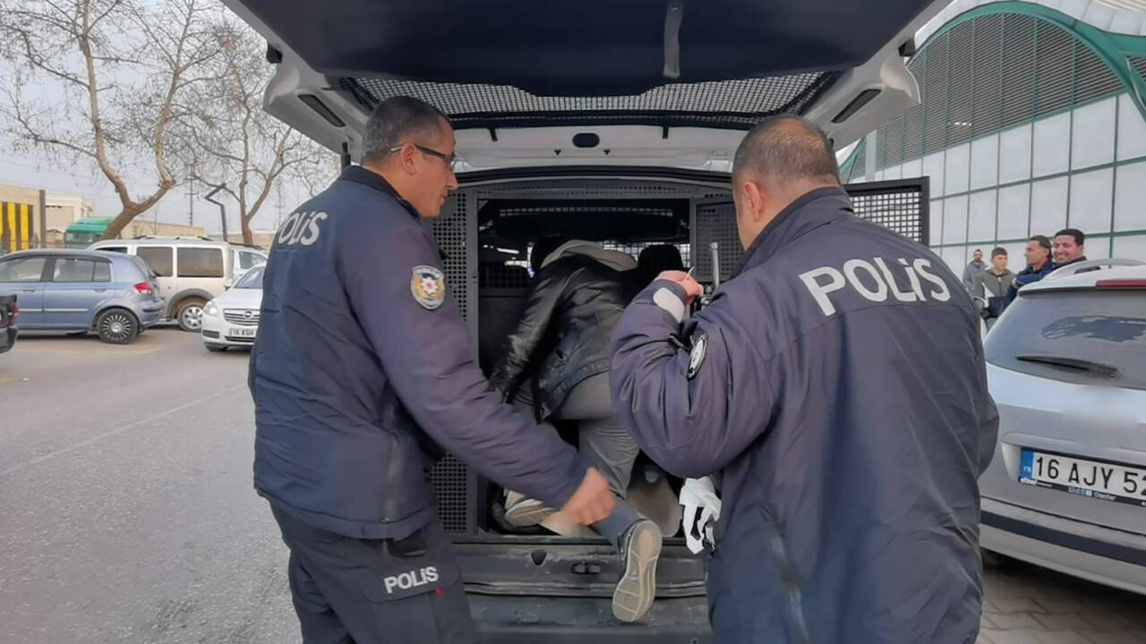 Alkollü ve ehliyetsiz sürücü önündeki araca çarptı: 1 yaralı