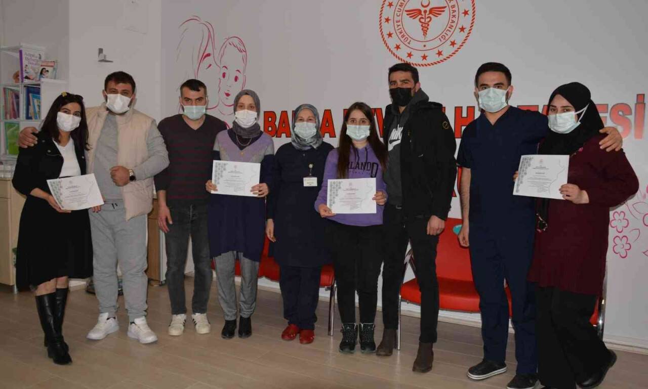 Baba adayları gebe okulunda eşleri ile empati kuruyor