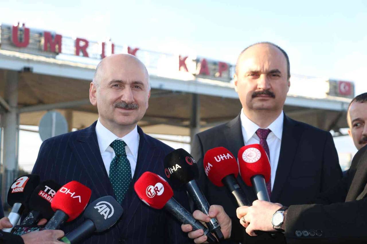 Bakan Karaismailoğlu, Kapıkule ve diğer gümrüklerdeki sorunları Bulgaristan ile görüştü