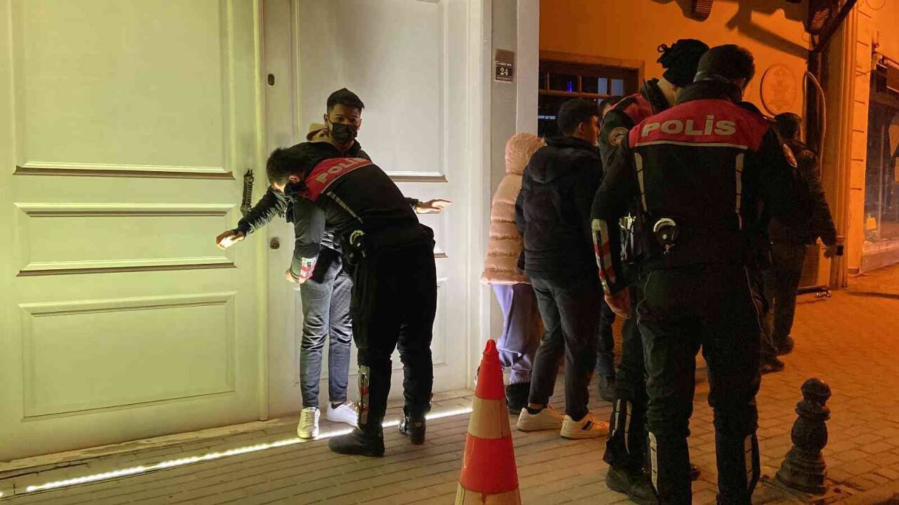 Öfkeli anne çakarlı lambayı oğlunun başında parçaladı