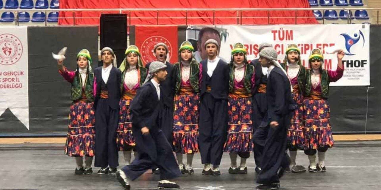 Van’da okullar arası halk oyunları yarışması sona erdi