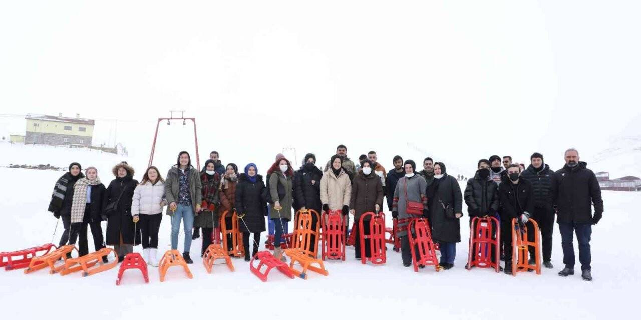 Akyurtlu gençlerin kar keyfi