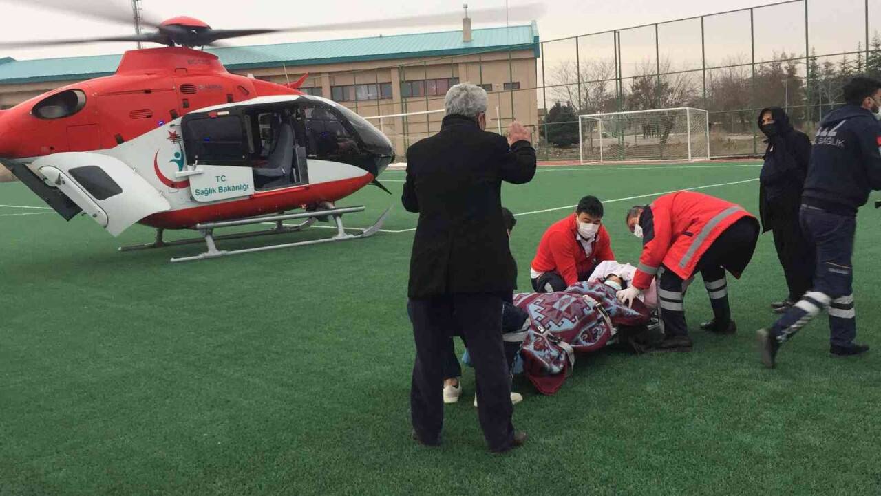 Kalp krizi geçiren yaşlı kadın hava ambulansla Konya’ya sevk edildi