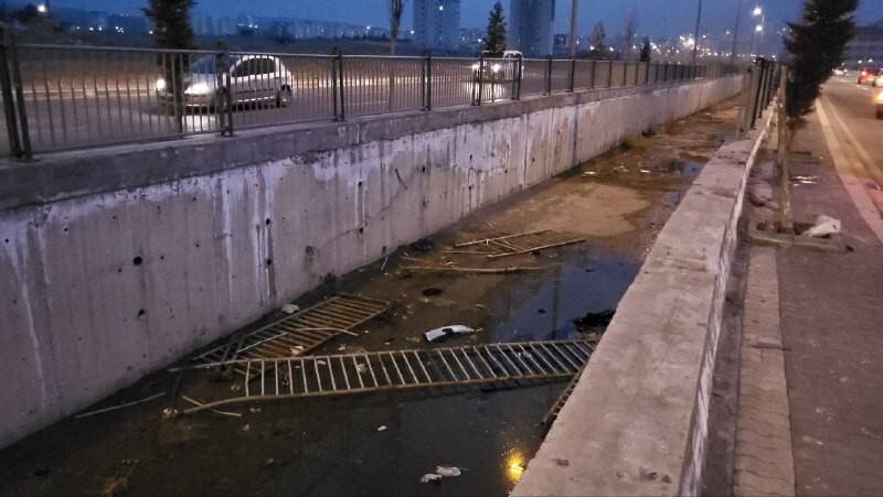 Kontrolden çıkan otomobil kanala uçtu: 2 yaralı