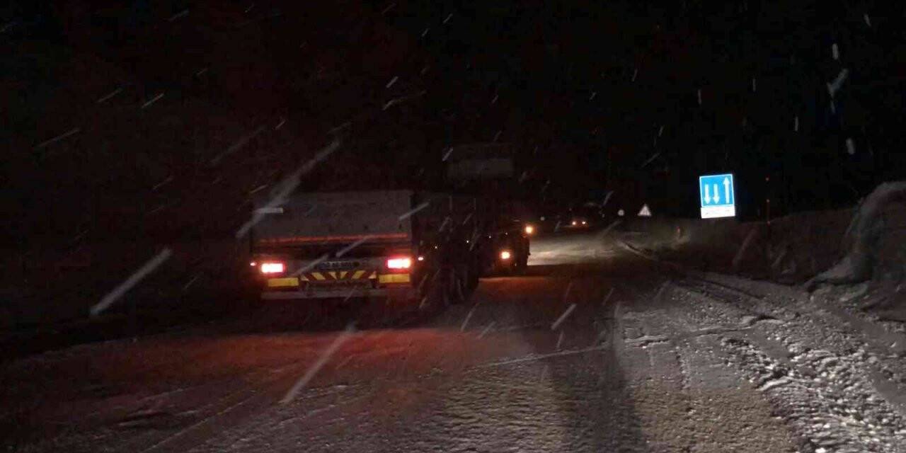 Antalya-Konya karayolu yoğun kar ve tipi nedeniyle tırların geçişine kapatıldı