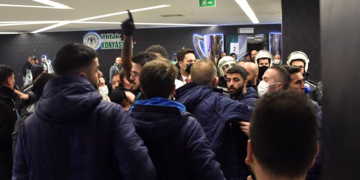 Konyaspor-Kasımpaşa maçı sonrası koridorda arbede