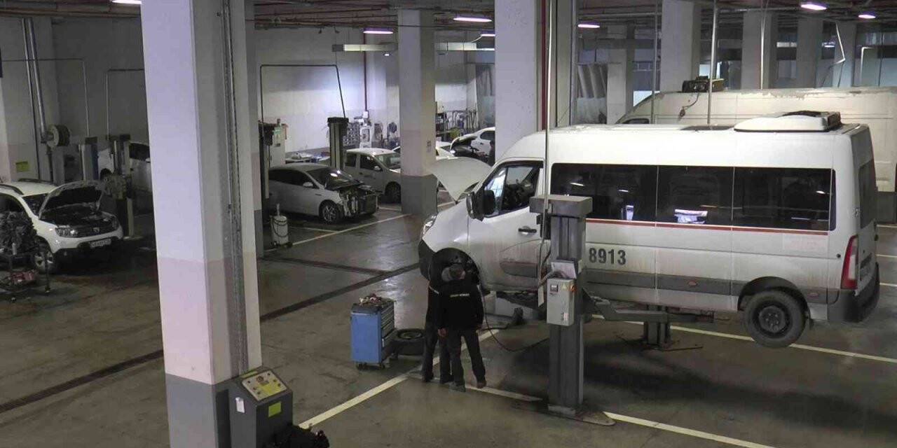 Elektrikleri kesik olan otomobil yetkili servisi 20 gündür jeneratörle çalışıyor