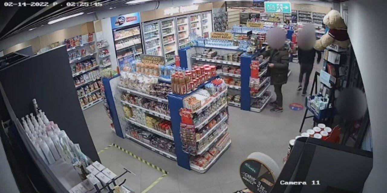 Akaryakıt istasyonundaki hırsızlık kamerada