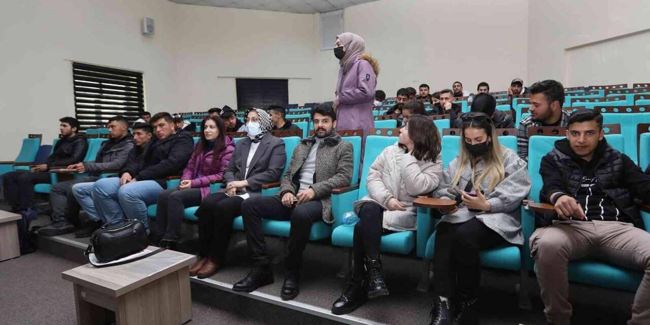 Van Büyükşehir Belediyesi öğrencilere yönelik seminerlerini sürdürüyor