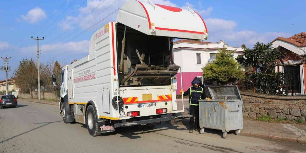 Serdivan’da çöp konteynerlerine bakım yapıldı