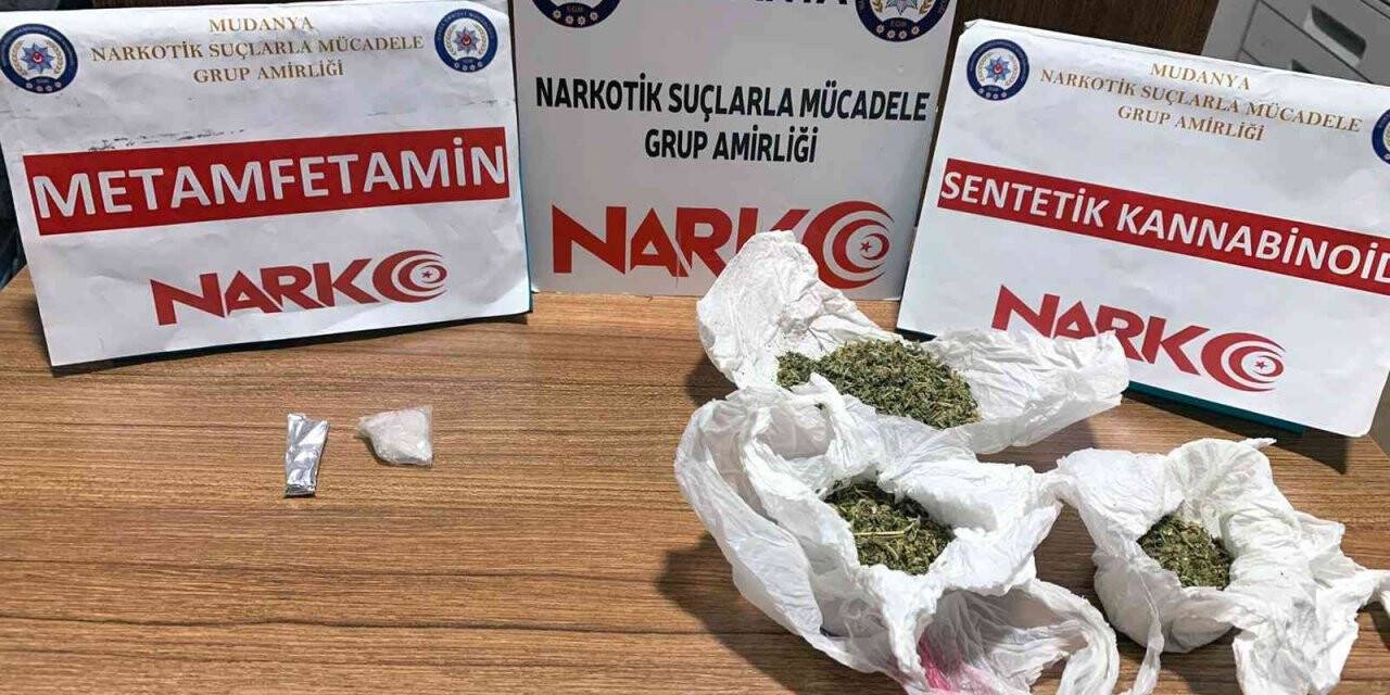 Uyuşturucu tacirleri kıskıvrak yakalandı