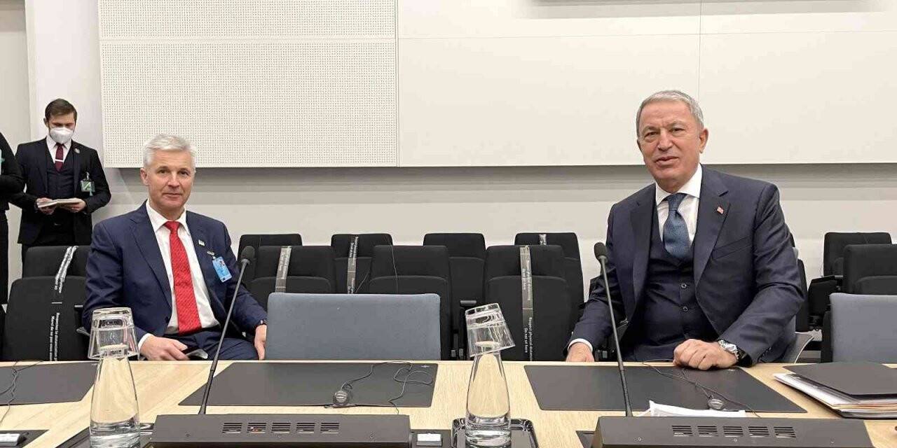 Milli Savunma Bakanı Akar, Letonya Savunma Bakanı Pabriks ile görüştü