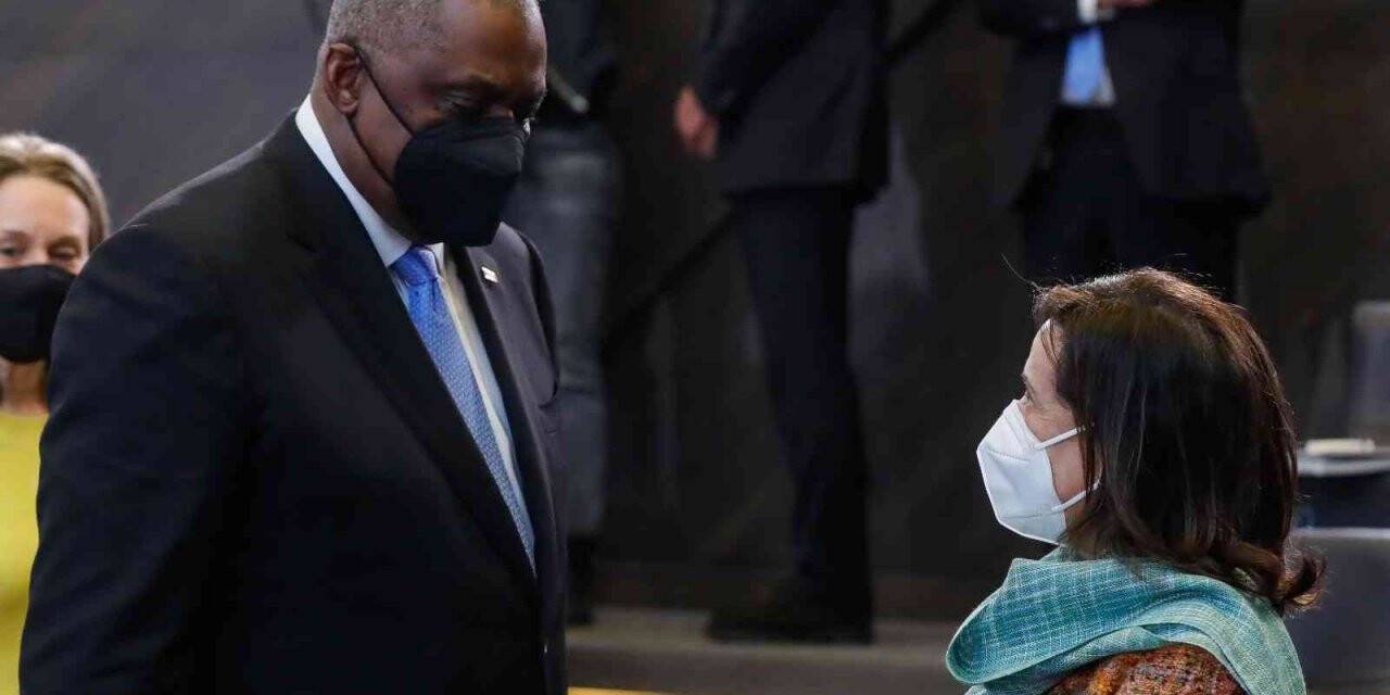 NATO Savunma Bakanları Brüksel’de toplandı