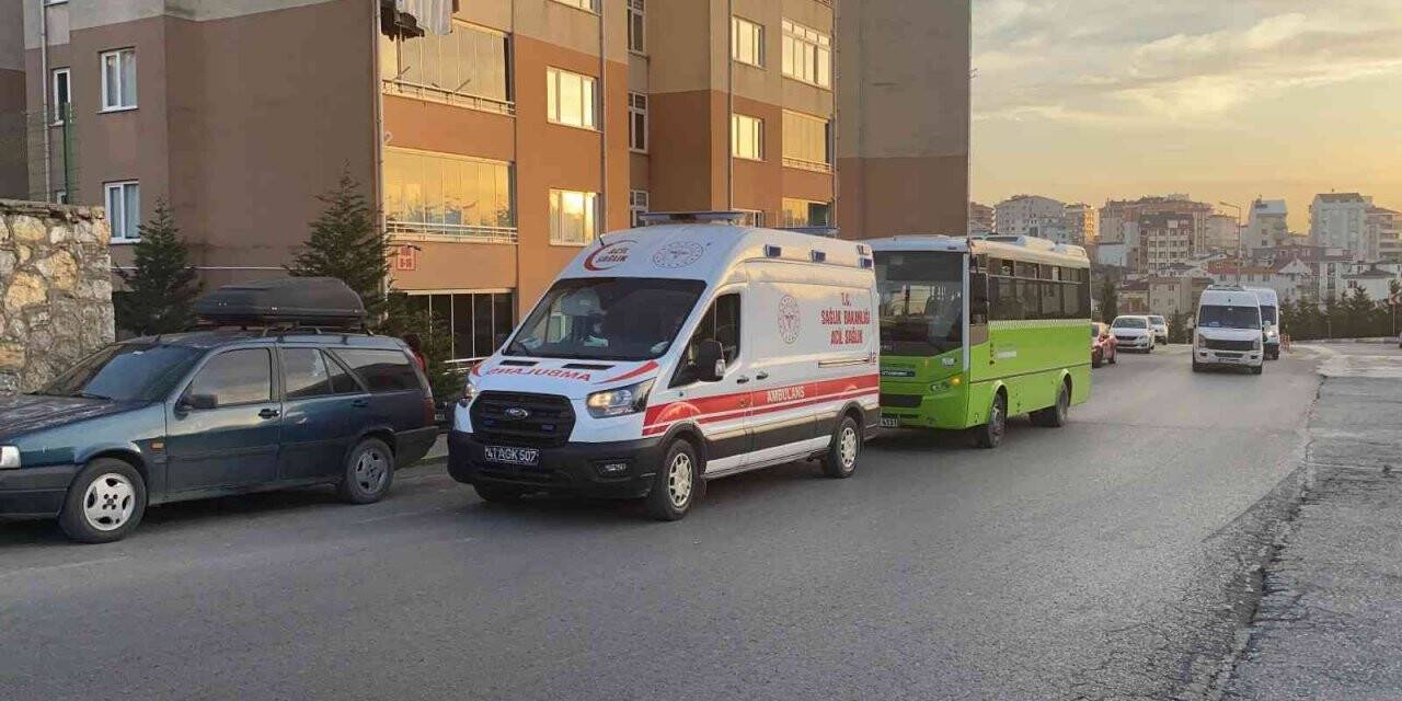 Sehpa demirine sıkışan çocuğu itfaiye kurtardı