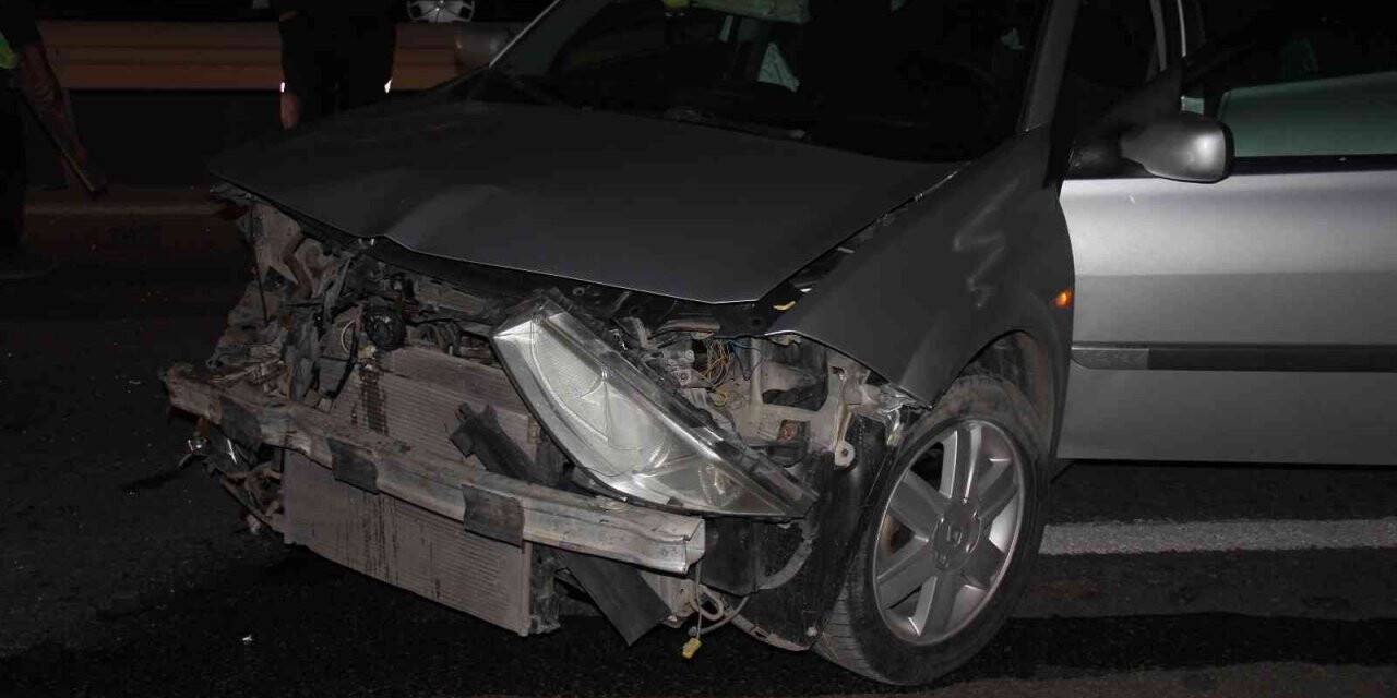 Tır ile otomobil çarpıştı, trafik felç oldu