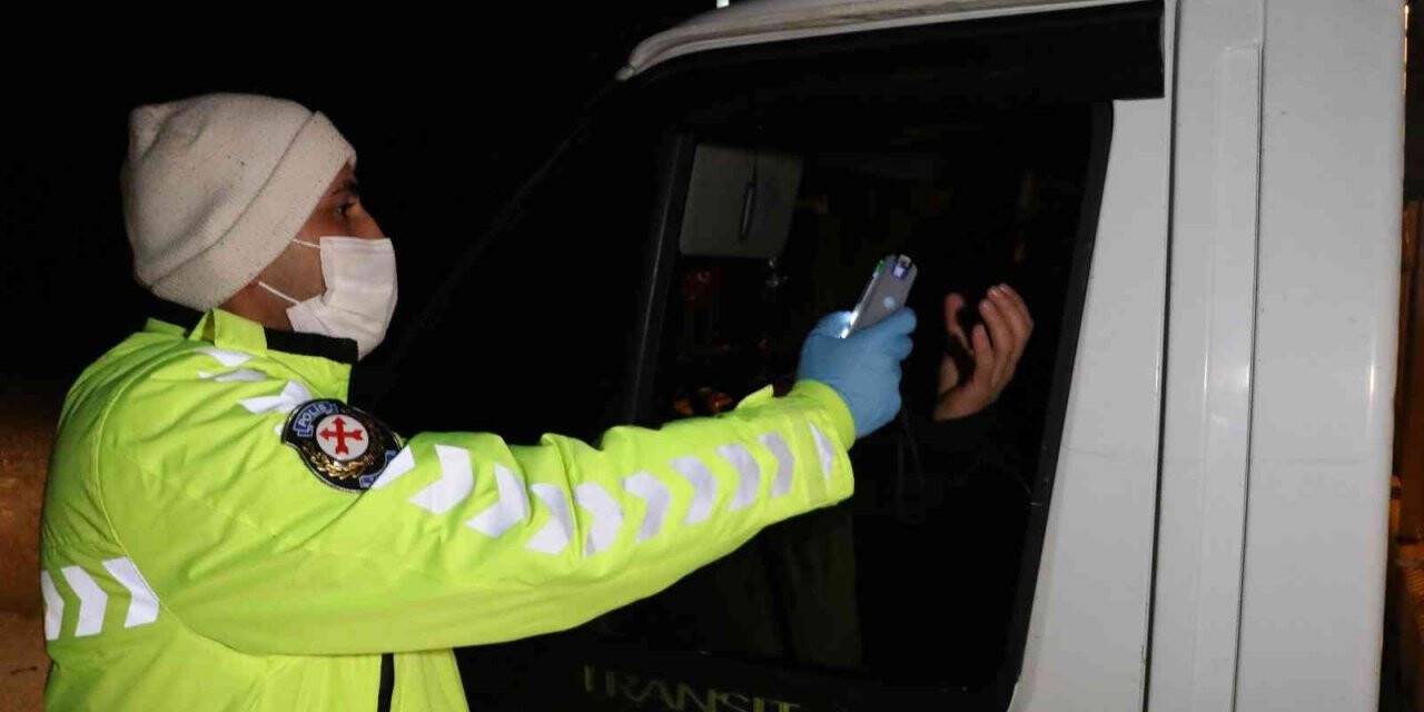 Amasya’da alkollü çıkan yolcudan ilginç savunma: "İçmeyip de ne yapalım"