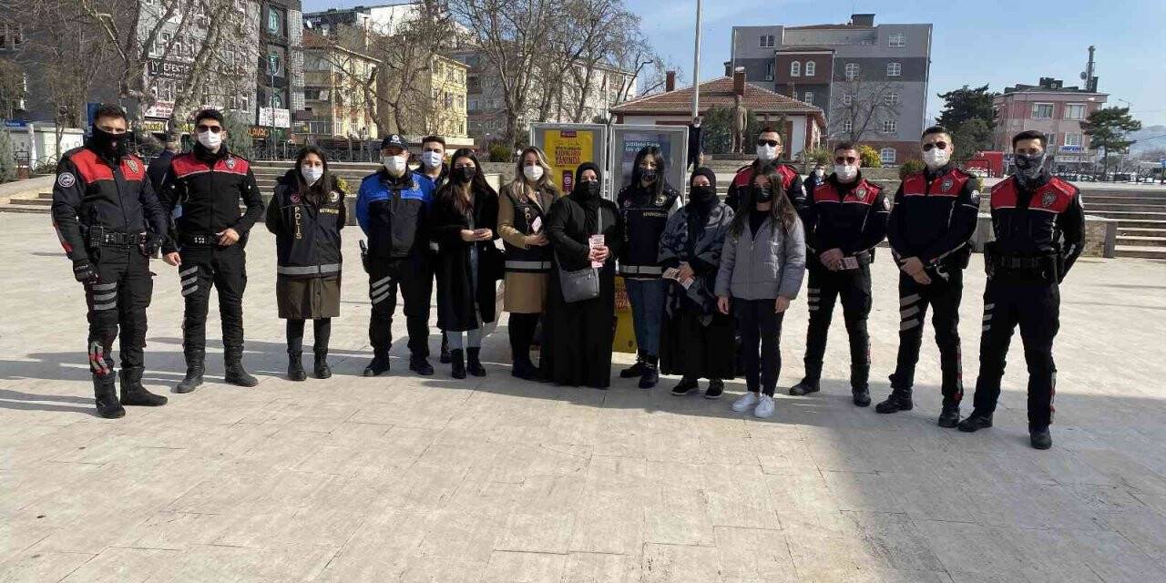 Büyükçekmece’de polisten kadınlara KADES uygulaması tanıtımı