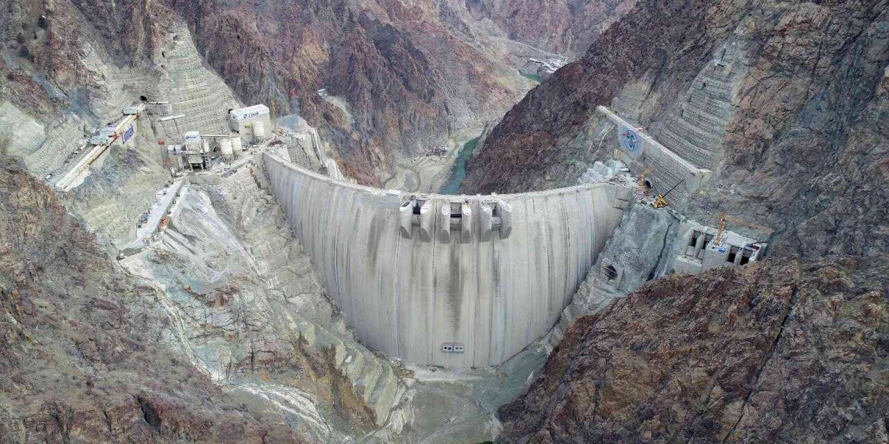 Türkiye’nin en yüksek gövdeli barajı su tutmaya hazırlanıyor