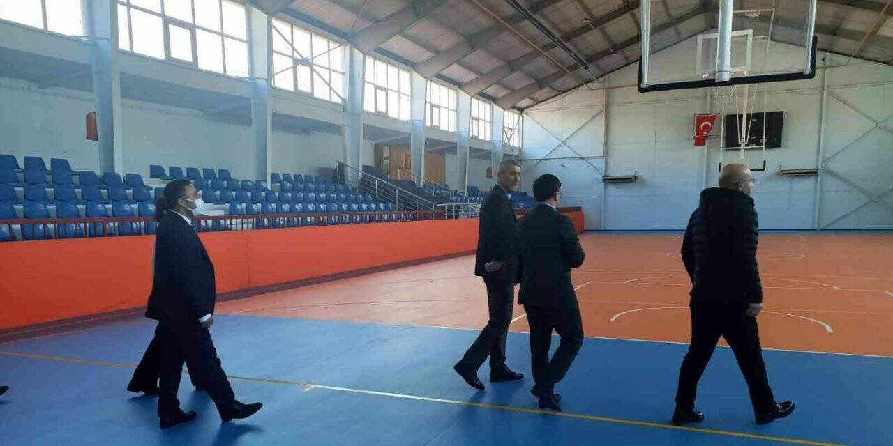 Akçakoca’da spor tesislerinin onarımı sürüyor