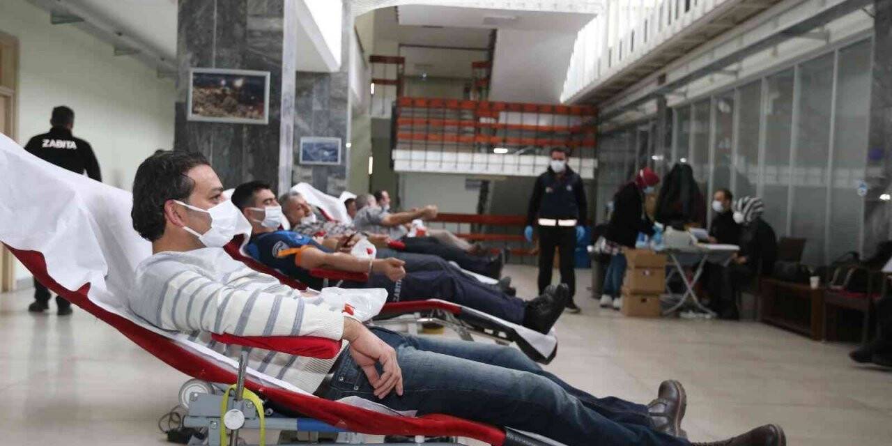 Büyükşehir Belediye personeli kan bağışı yaptı