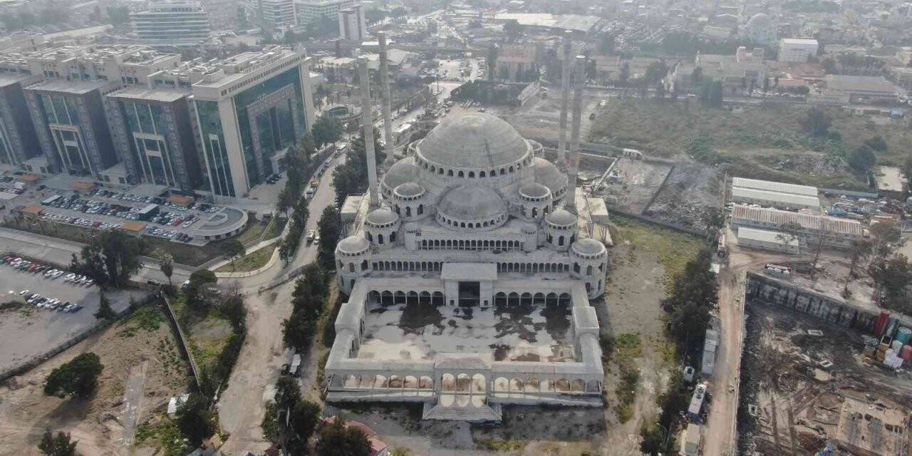 İzmir’in bitmeyen protokol camisi