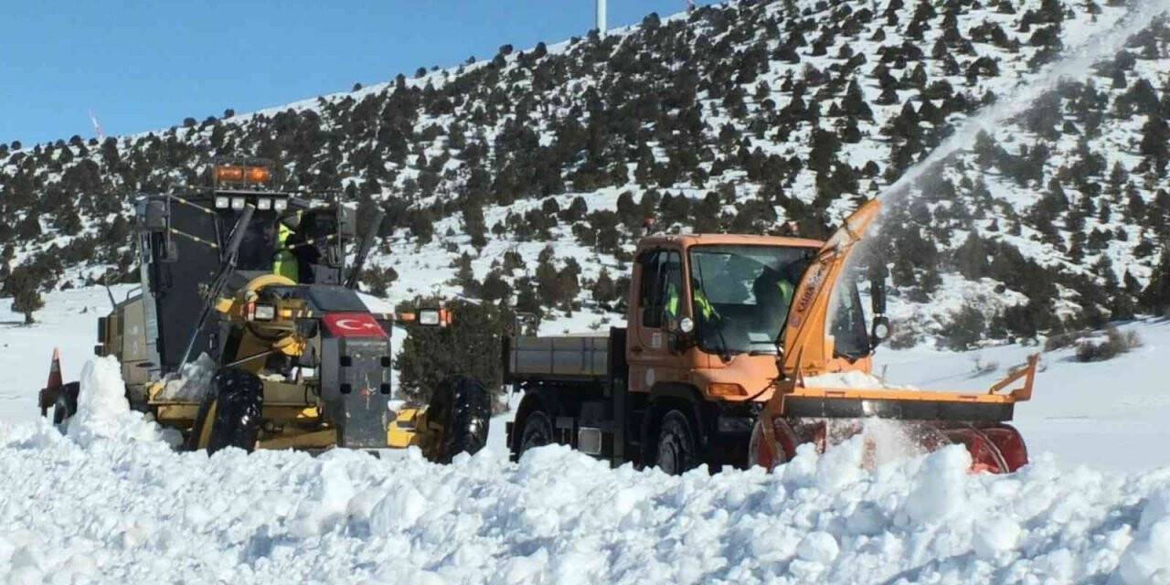 Geçen yıl susuzluk yaşayan köy bu sene kar yağışıyla berekete kavuştu