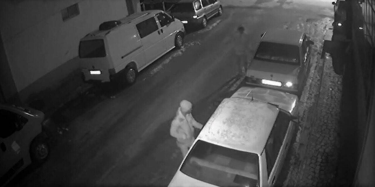 Teyp hırsızları kamerada