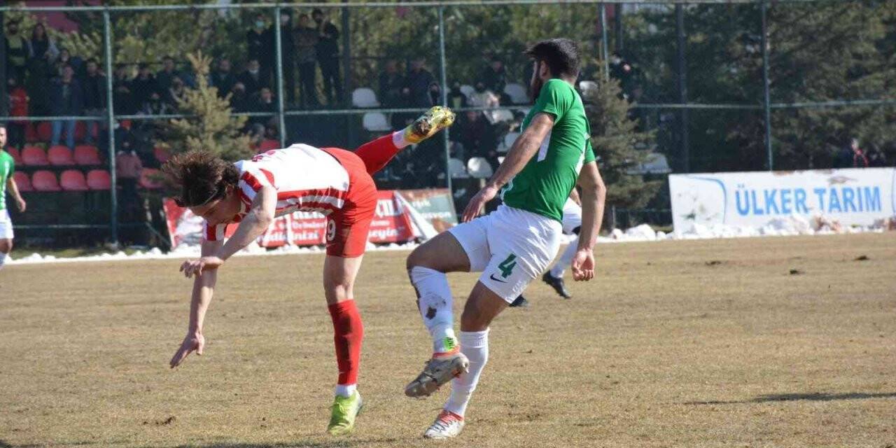 Şuhut Belediye Hisarspor, Emirdağ Spor’a 4-1 mağlup oldu