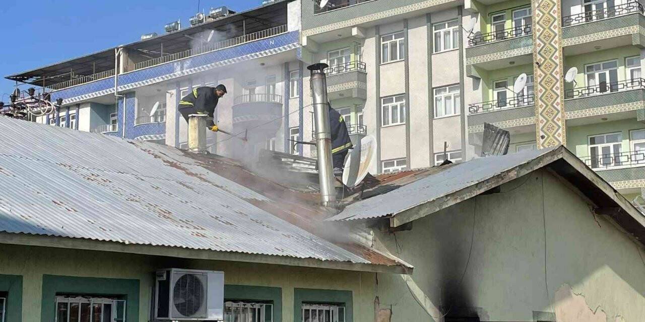 Toplum Sağlığı Merkezinde çıkan yangın paniğe neden oldu