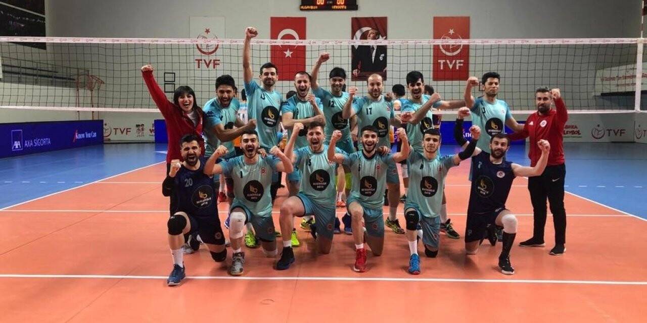 Hakkarili gençlerin voleybol başarısı