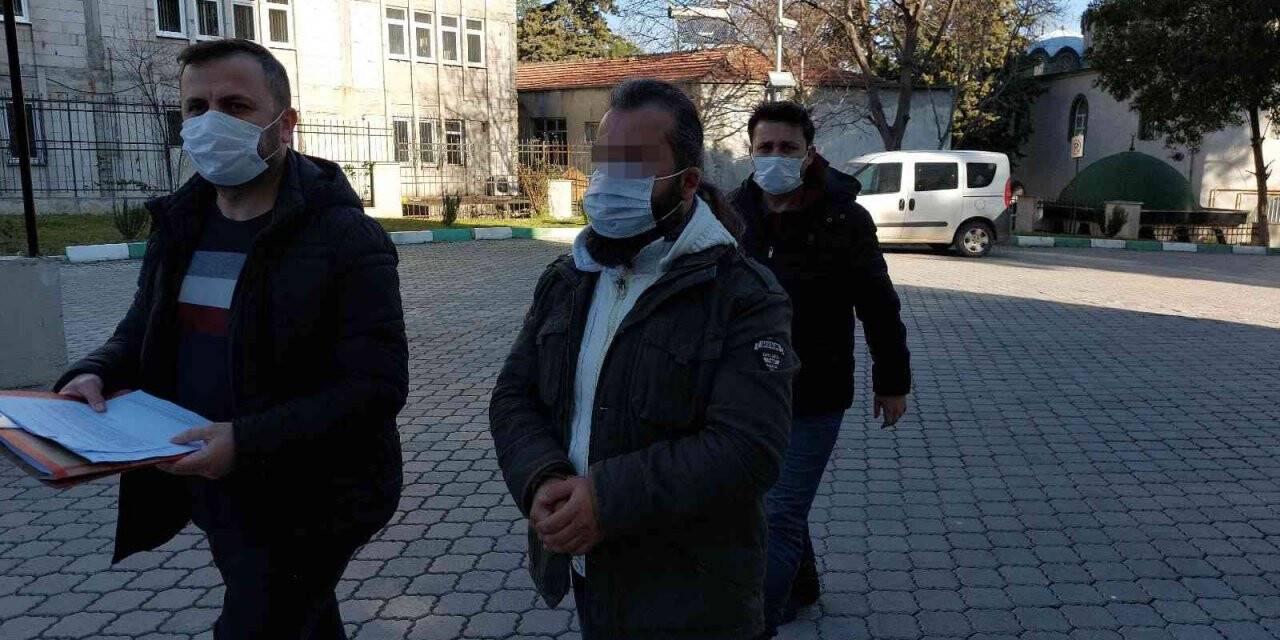 Karısının boğazına bıçak dayayıp boynundaki altını alan koca gözaltına alındı