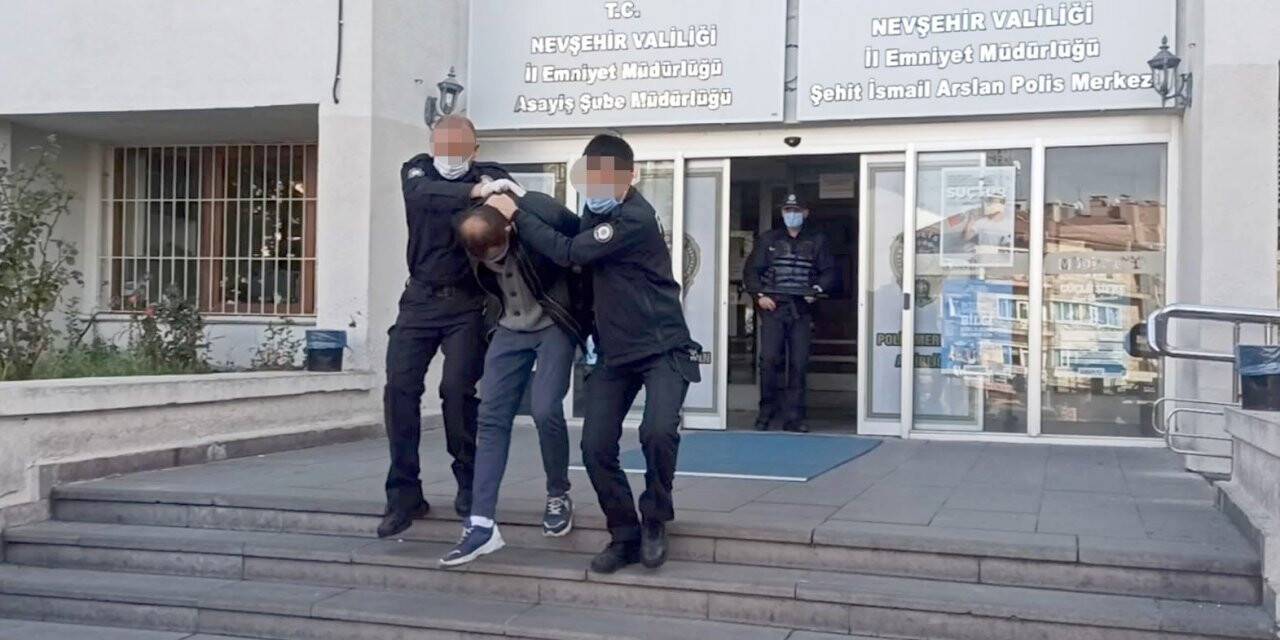 Uyuşturucuyu kitap içine saklamışlar