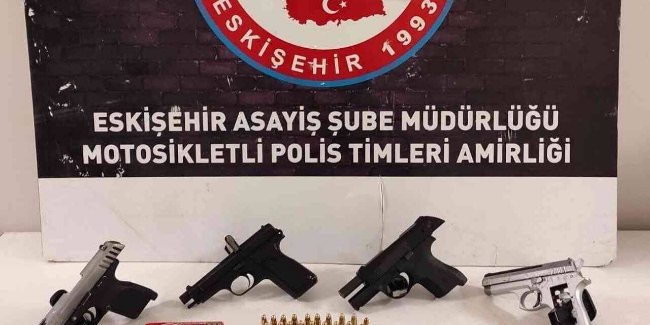 Şüpheli şahıslar üzerinde 5 silah ele geçirildi