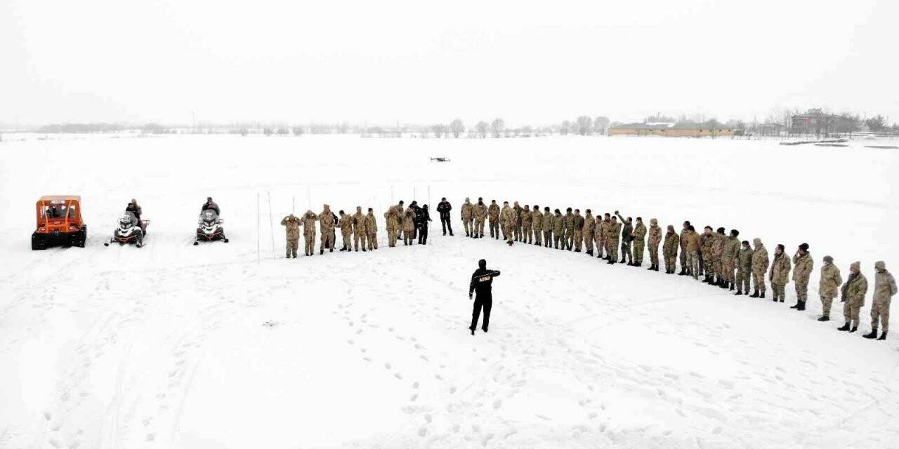 Muş’ta güvenlik korucularına ‘çığ’ eğitimi