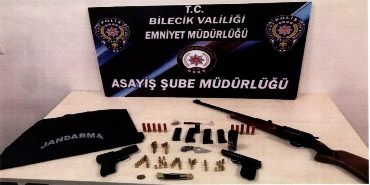 Bilecik’te şüphe üzerine durdurulan araçta cephanelik çıktı