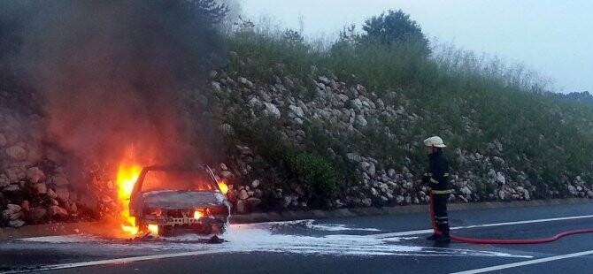 Tem Otoyolu'nda Bir Otomobil Yandı