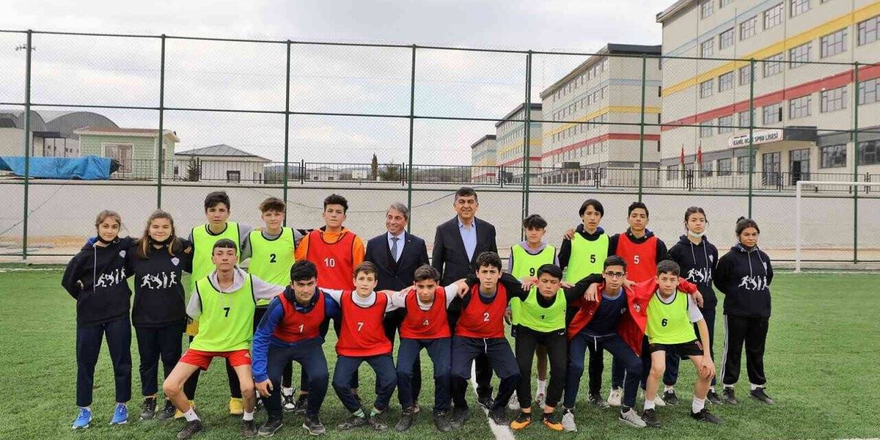 Fadıloğlu’ndan Kamil Ocak Spor Lisesi’ne ziyaret