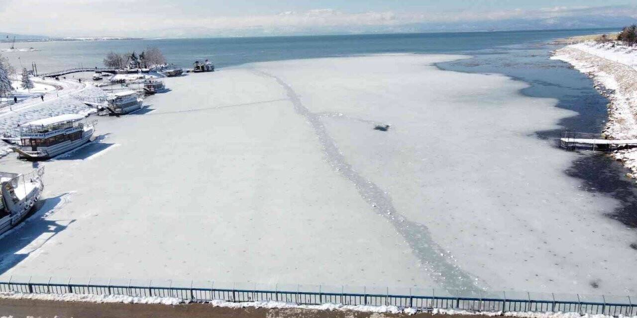 Beyaz gelinliğini giyen Beyşehir Gölü havadan görüntülendi