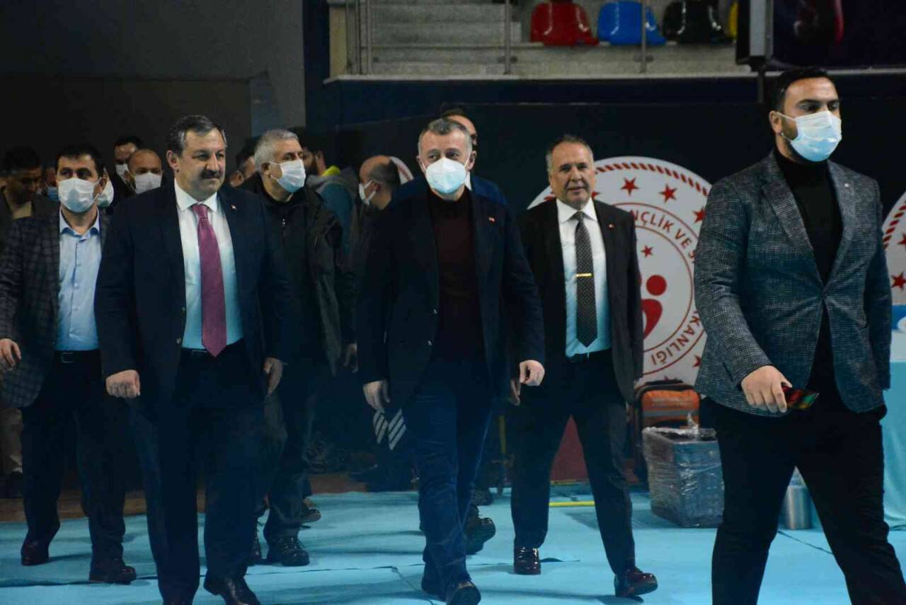 Büyükler Profesyonel Kick Boks Türkiye Şampiyonası Kocaeli’de başladı