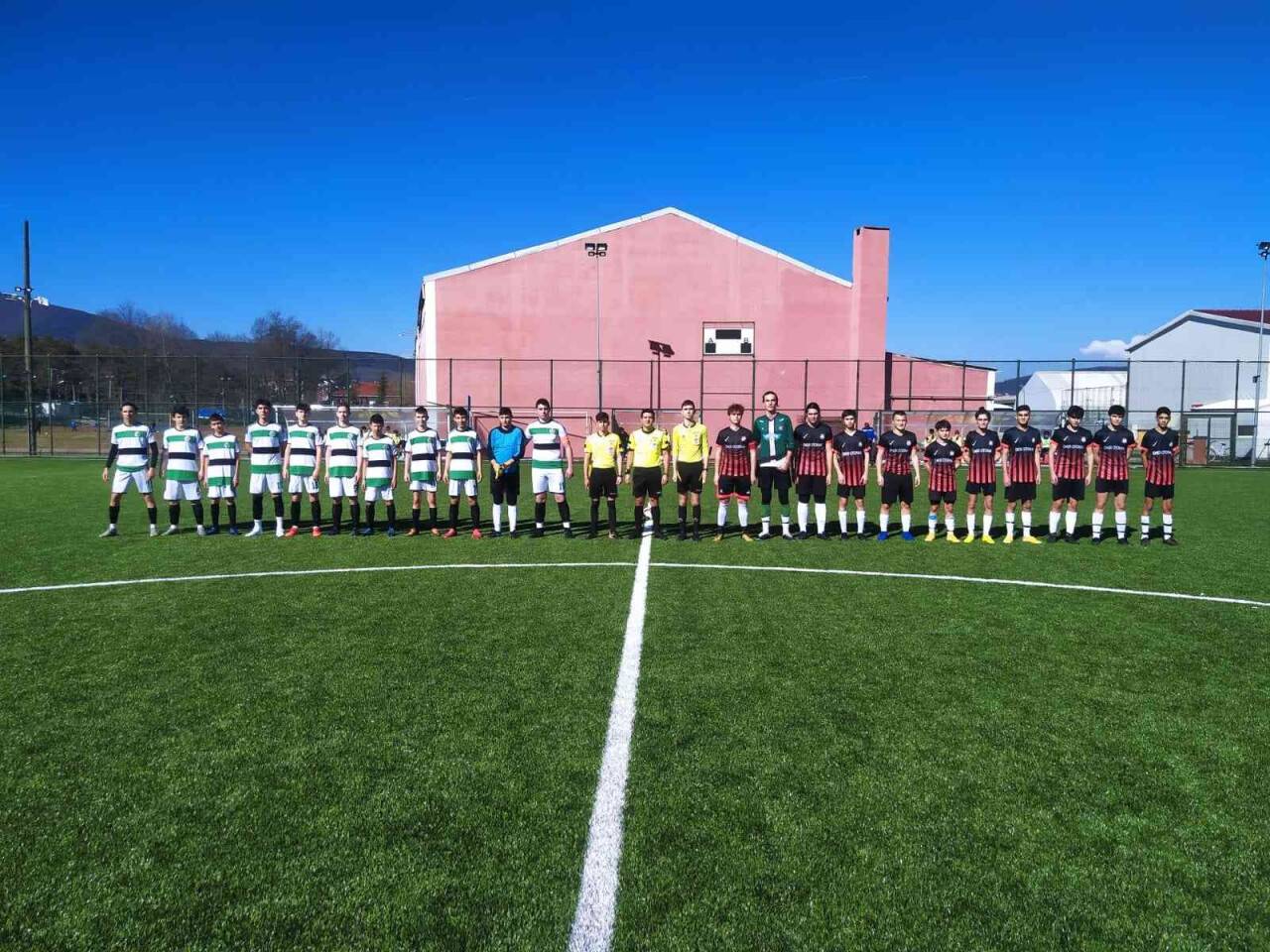 TFF onayından geçen sahada ilk maç oynandı
